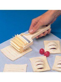 Rodillo Cortador Para Pasta Hojaldrada Plástico 7 cm Ancho